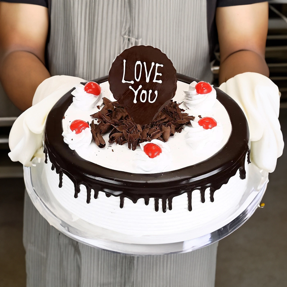 A 1 kg of black forest cake